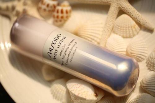 美白精华液什么时候用好，美白精华一次用多少量