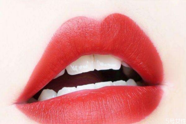 使用口红要注意什么，什么人适合哑光口红