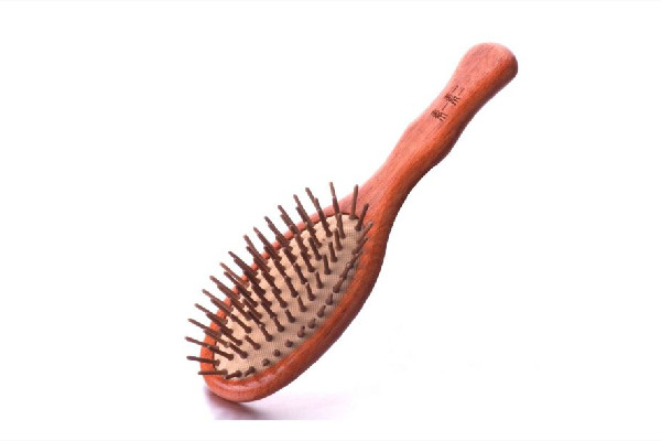 梳子静电会导致脱发吗，梳子有静电怎么办