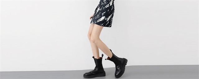 马丁靴如何修饰腿部，这么穿显瘦显腿长