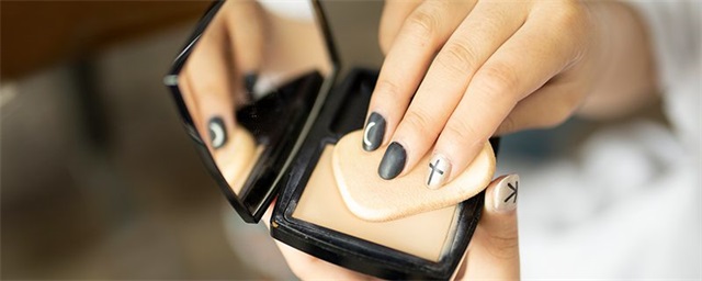 怎么定妆才不容易脱妆，不同肤质的定妆手法不同