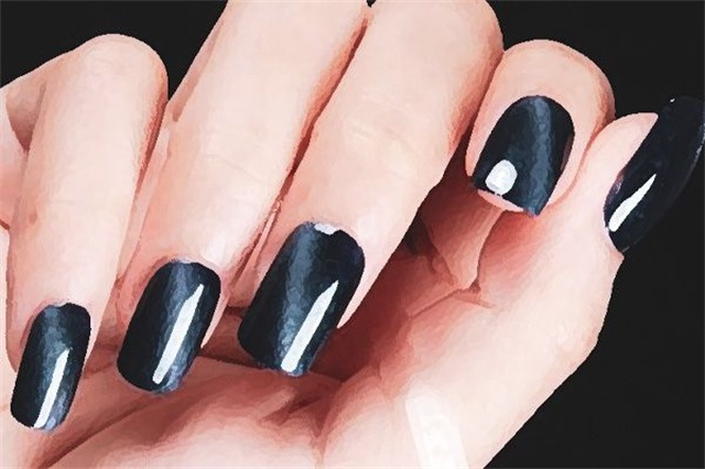 美甲一个月必须卸掉吗，这样做又美又健康