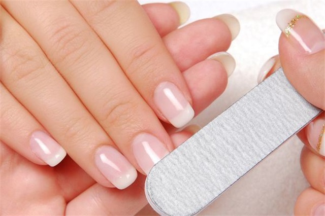 手黑黄适合的美甲颜色，这4种色系绝对不能错过