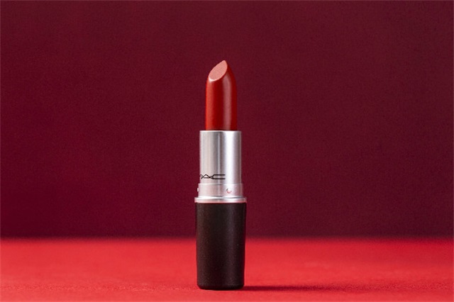 口红和唇釉可以一起用吗，口红和唇釉哪个不容易掉色