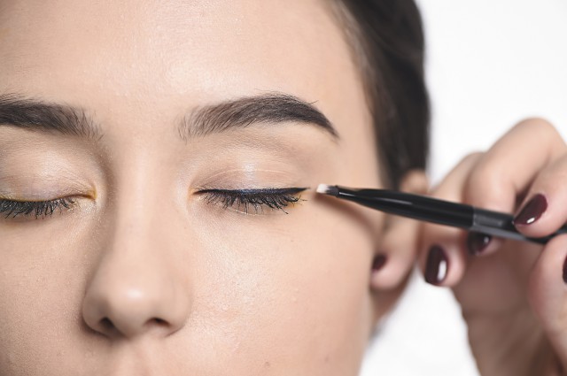 初学化妆如何画眼妆，3步骤轻松打造迷人魅眼