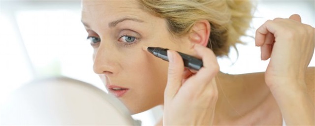  遮瑕膏遮斑点怎么用，遮瑕膏怎么用具体步骤遮斑点