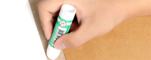 口红胶是做什么的，口红胶是干什么用的