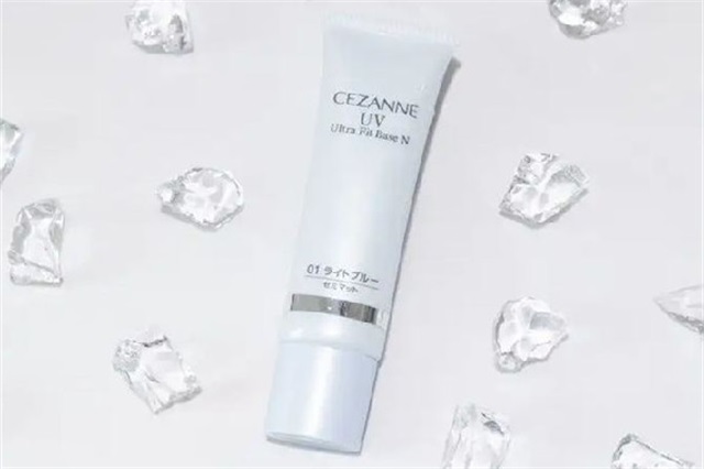 隔离霜可以直接涂脸上吗，隔离霜在粉底液先前用还是后用