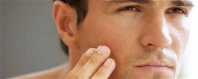 男士油性肌肤更要懂得防辐射，保湿补水是上上策