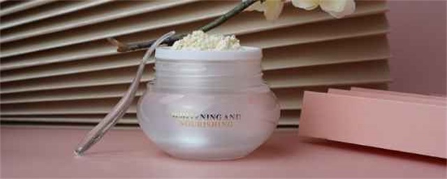 贵妇膏是增白的吗，贵妇膏是粉底液吗