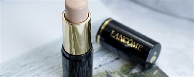 化妆时，粉底棒在哪个步骤使用