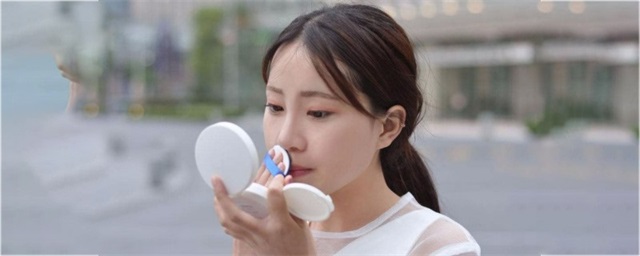 脸上出油脱妆怎么补妆