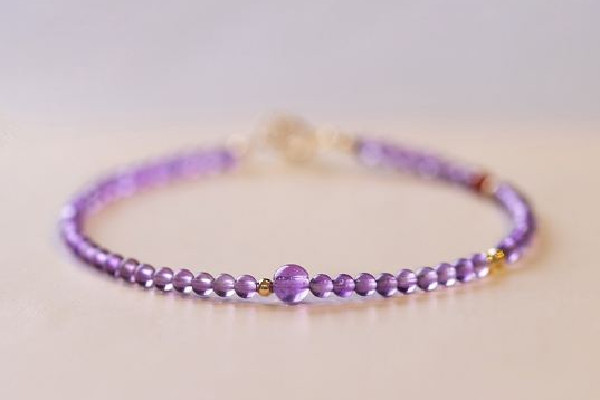 紫水晶有纹裂正常吗，紫水晶怎么看真假辨别