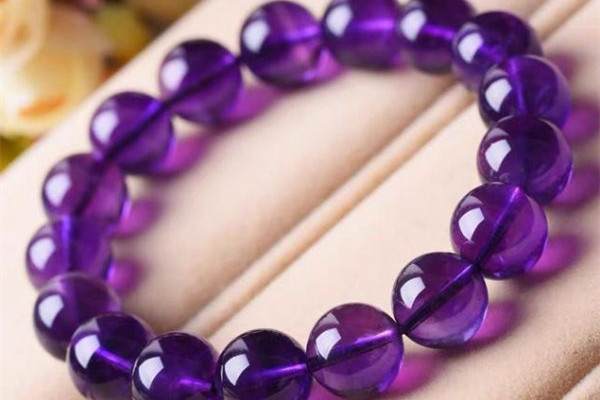 紫水晶对人体有什么好处，紫水晶戴左手还是右手
