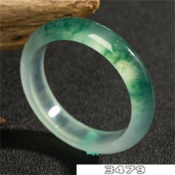 直播间的翡翠手镯那么便宜，是真的吗，直播间翡翠手镯能买吗