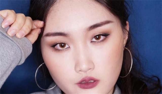 脸大化什么妆比较好，脸大适合吸睛的欧美妆容