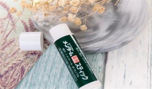 润唇膏哪个好用，无色润唇膏有哪些