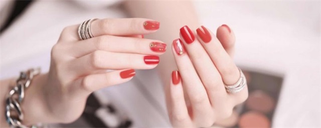 长期涂指甲油的危害，涂指甲油对身体有什么伤害