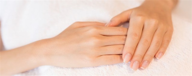 手黄适合哪些美甲颜色，手黄适合什么美甲颜色