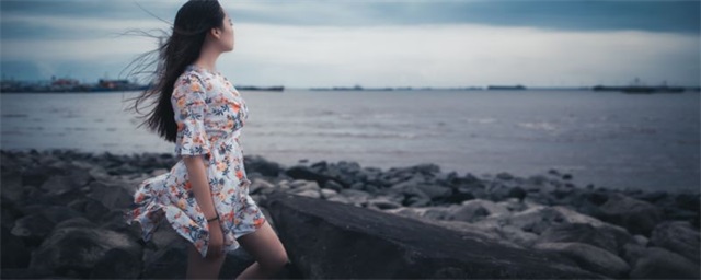 小西装搭配什么裙子好看，小西装怎么搭配裙子