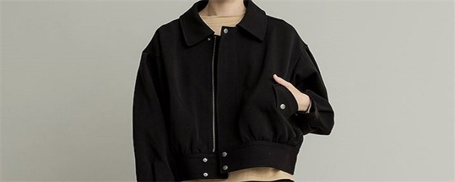 黑色夹克搭配什么裤子，黑色夹克配什么裤子