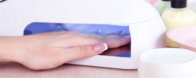  如何让甲胶快速干，甲胶用什么方法快速干