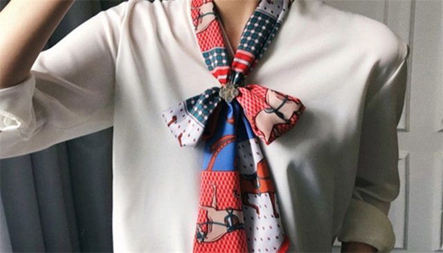 小细长丝巾的系法有哪些，小细长丝巾的系法