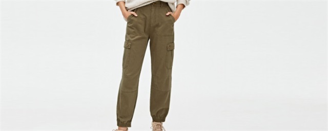 工装裤适合搭配什么上衣，女生穿工装裤搭配什么上衣