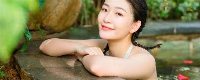 凡士林润唇膏和晶冻的区别有什么，凡士林润唇膏和晶冻有什么不同