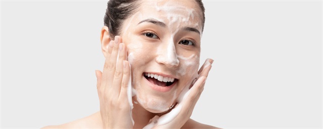 洁面慕斯是洗面奶吗，洁面慕斯是什么