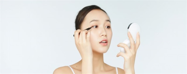 怎么画眼线，咖啡色的眼线该怎么画