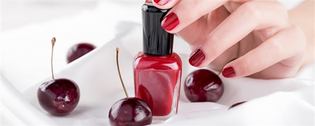 指甲油该怎么洗掉，指甲油怎么洗掉