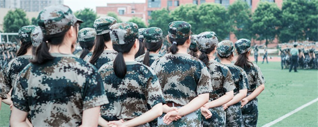 军训完后咋样白回来，军训完后怎么白回来