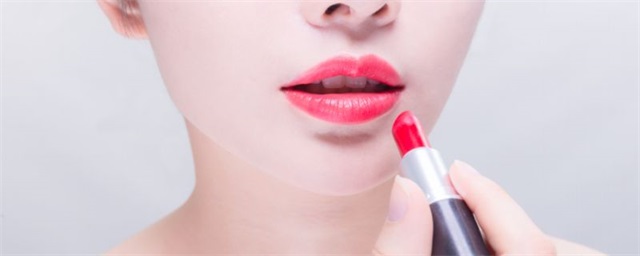 化妆应该注意什么，化妆的禁忌有哪些