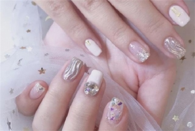 水波纹美甲怎么做，美甲水波纹制作方法