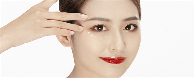 内双涂眼影的正确位置，内双怎么画眼影