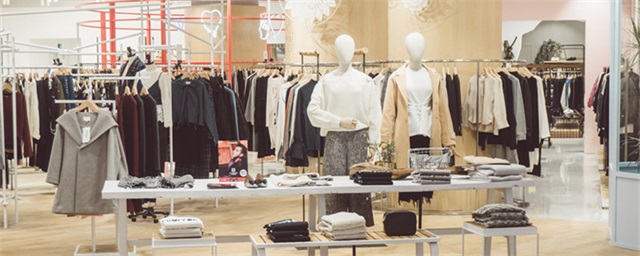 卫衣裙要怎么搭配，卫衣裙怎么搭配