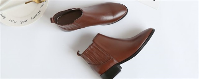 短靴搭配什么上衣好看，短靴如何搭配上衣