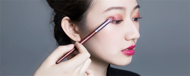 单眼皮如何涂眼影，单眼皮如何画眼妆