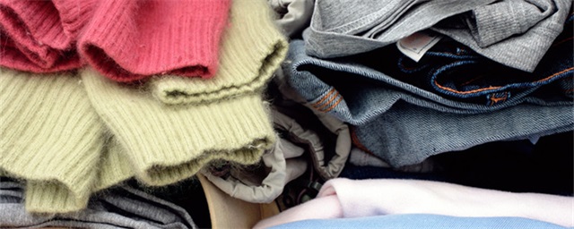  红色上衣是怎么搭配下装，红色上衣怎么搭配下装