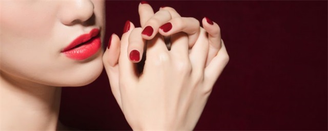  亮油和指甲油的使用顺序，美甲亮油什么时候涂