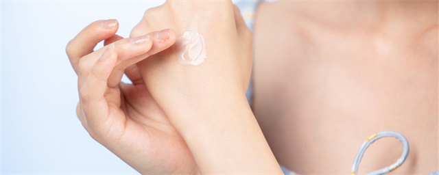 擦了防晒霜用洗面奶可以洗掉吗，防晒霜用洗面奶可以洗掉吗