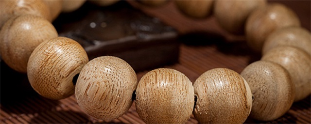  沉香手串能不能用水洗，沉香手串可以用水洗吗