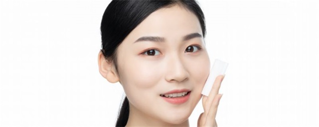 卸妆水如何使用，卸妆水的正确用法