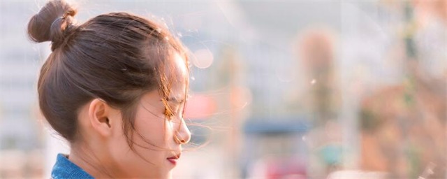  蓬松丸子头怎么扎，蓬松丸子头的捆扎方法