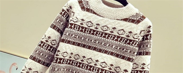 宽松毛衣搭配什么下装，宽松毛衣适合搭配什么下装