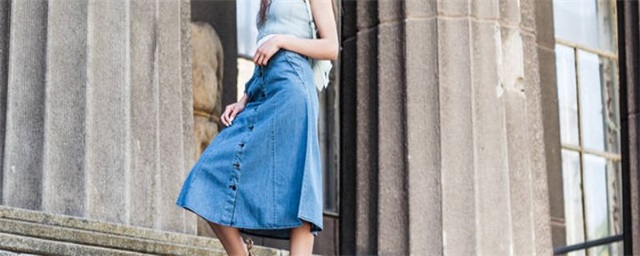 冬季牛仔长裙的搭配方法，冬季牛仔长裙怎么搭配