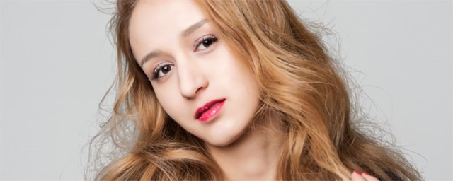 油性皮肤适合粉底推荐，油性皮肤应该怎么选择粉底