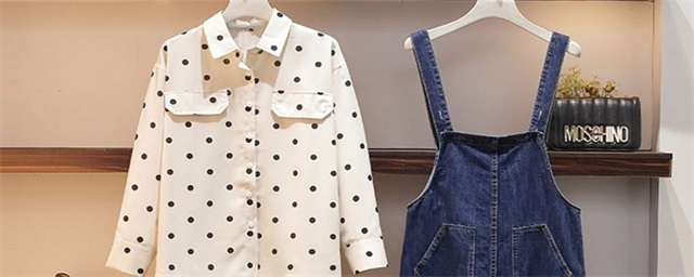 背带裤如何配上衣，背带裤怎么搭配衣服