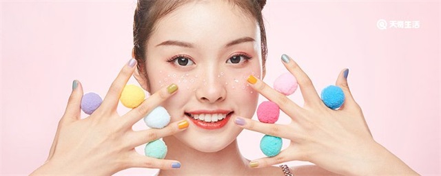 甲油胶快速干的方法，甲油胶怎么快速干